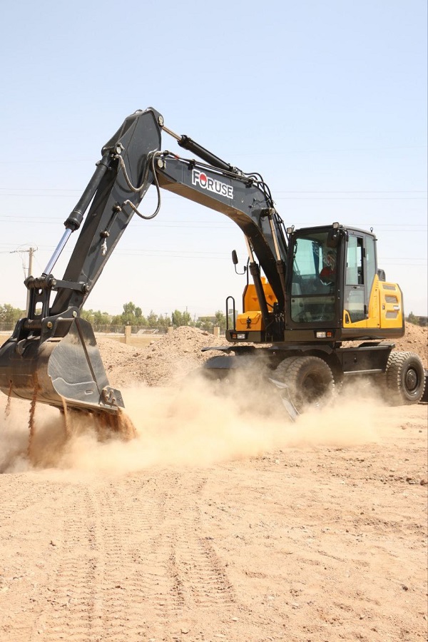 تفاوت بیل مکانیکی زنجیری و چرخ لاستیکی